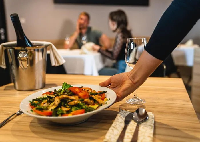 Hotel La Siesta Markovci